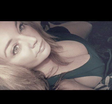 dutchcurvesinheels ホットなポルノスター 画像