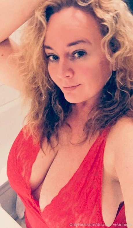 dutchcurvesinheels エロティックモデル 写真