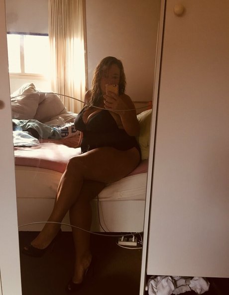 dutchcurvesinheels 裸のスター 写真