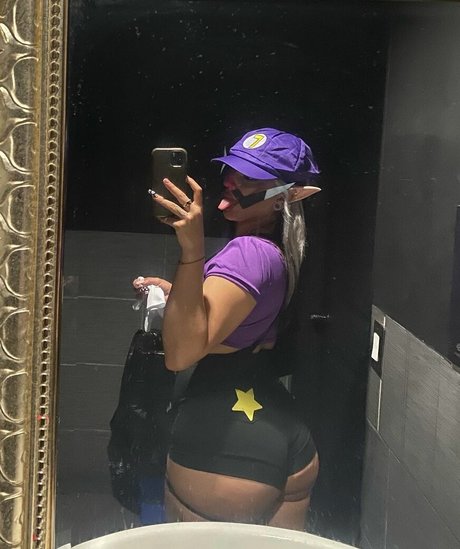 タンオンリーファン 裸 写真