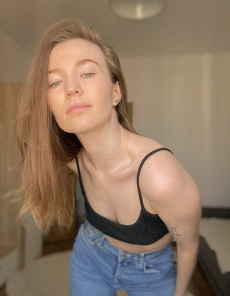 熟女のおっぱいオンリーファンズ ヌード 写真