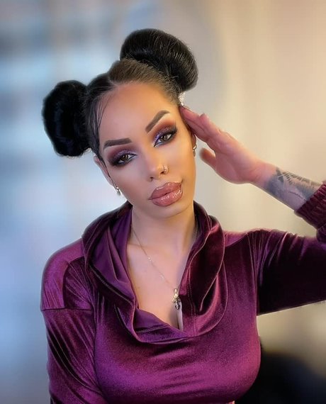 Patrisia Grebelnaia 完璧なスター 写真