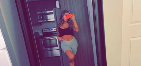 ジンジャーティーンオンリーファンズ エロチック 写真