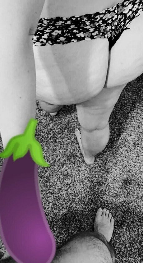 大きなプッシー唇オンリーファンズ ホットヌード 写真