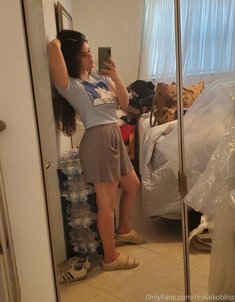 パンツを食い込ませるオンリーファンズ ヌード ギャラリー