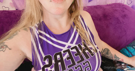 巨乳カップルオンリーファンズ ホットポルノ 写真