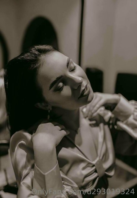 巨乳ランジェリーオンリーファンズ ホットセックス 写真