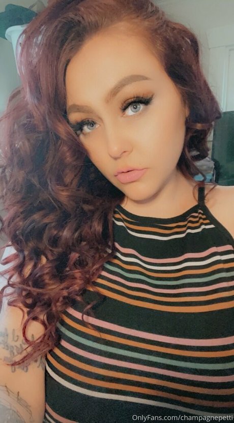 軍事オンリーファンズ セクシー 画像