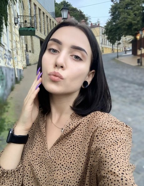 トランス熟女オンリーファンズ セクシーヌード 写真