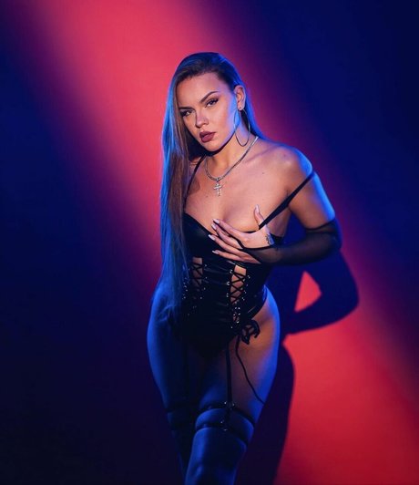 queendee113 セックススター 写真