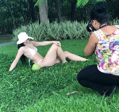 ジムのインフルエンサーオンリーファンズ セクシー裸 写真