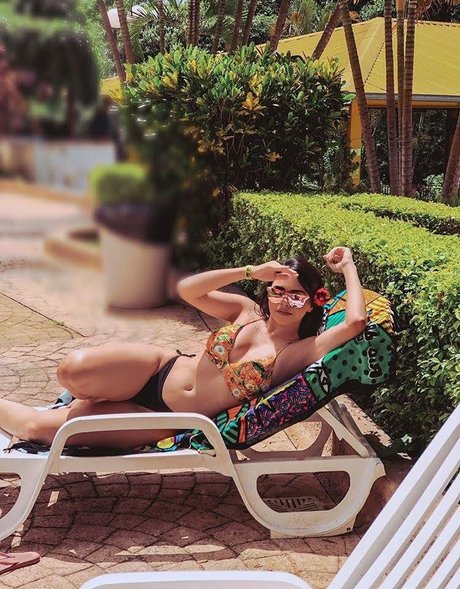 モデルファックオンリーファンズ 無料エロ 画像