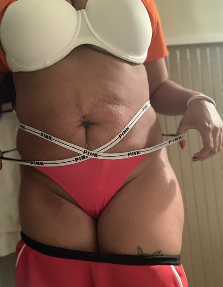 曲線美のxxx オンリーファンズ 無料セクシー 画像