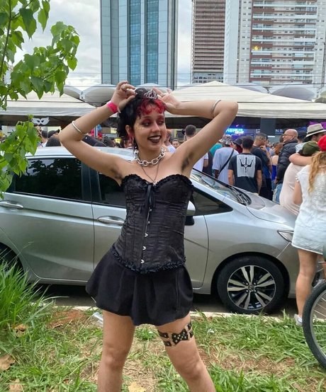 Aurwrayag 裸のスター 写真