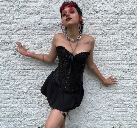 Aurwrayag アダルトモデル 写真