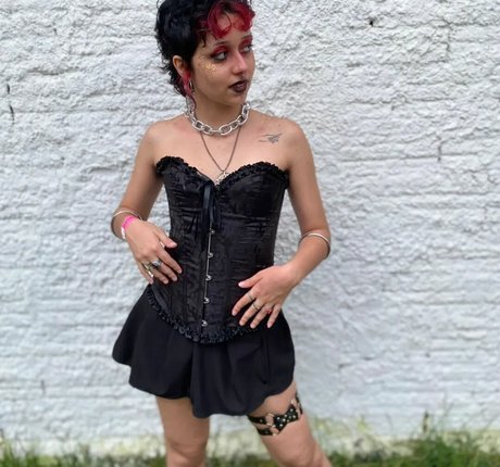 Aurwrayag ヌードモデル 画像