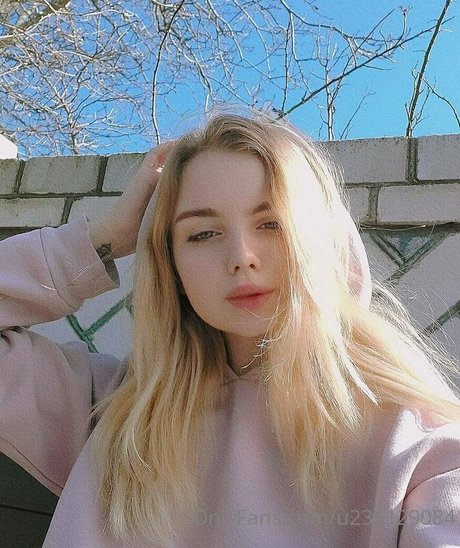 flora belll 高品質女優 画像