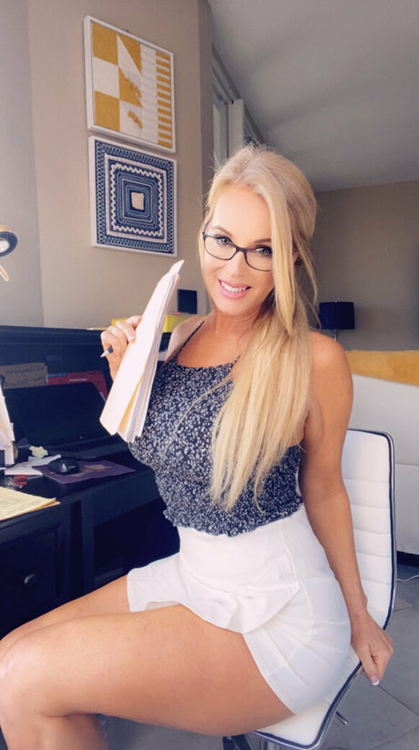 おっぱいオンリーファンズ セクシー 写真