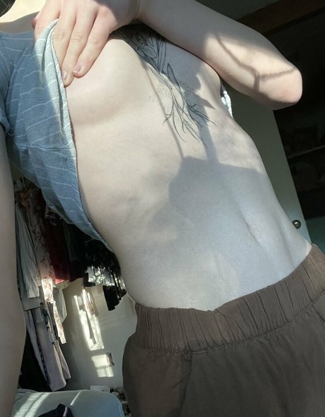 frogs4girls エロティックなモデル 写真