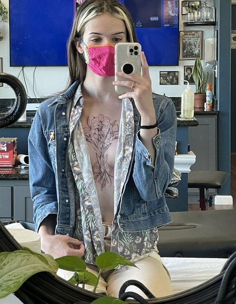 frogs4girls ヌード女優 ギャラリー