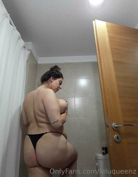 クソ野郎オンリーファンズ セクシー裸 写真