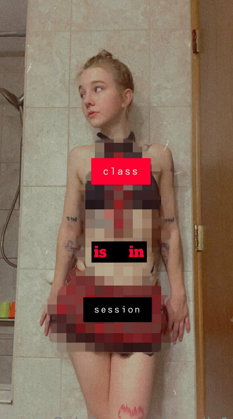 emnile1 スター ヌード ギャラリー