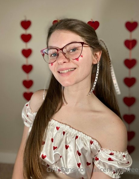 alicemarchfree ポルノスター ヌード 写真