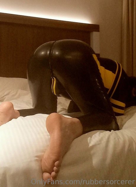 rubbersorcerer xxxポルノスター 画像