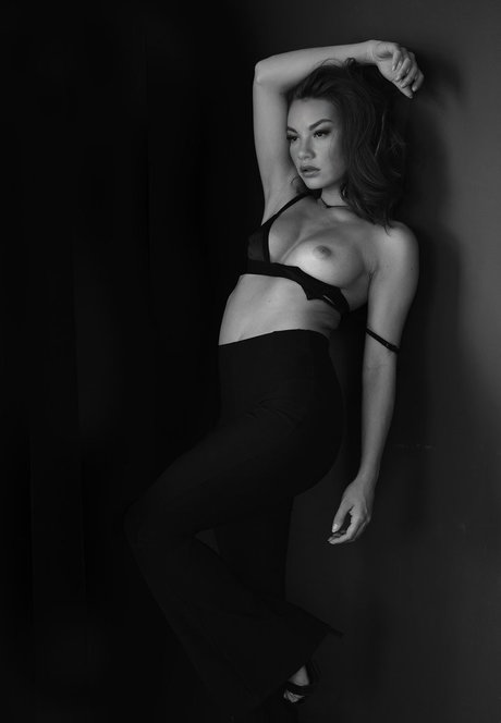 ぽっちゃりブロンドのオンリーファンズ 美しいxxx 写真