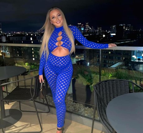 Olivia Robertson 素敵なポルノスター ギャラリー