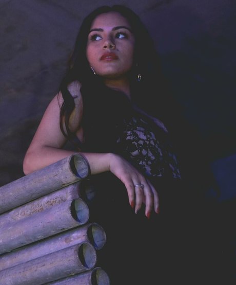 Sukh Bains 完璧な女優 写真