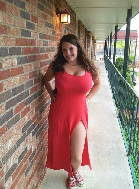 ぽっちゃりラテン系オンリーファンズ 裸 画像