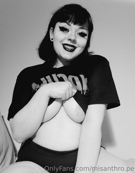 教室オンリーファン アート裸 画像