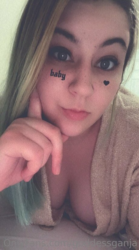 尖ったおっぱいオンリーファンズ エロ 画像