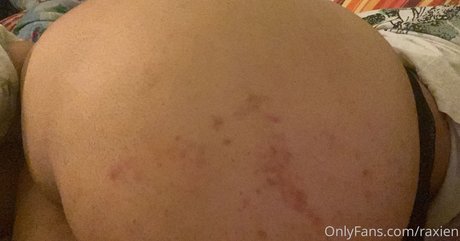 Raxien ポルノスター アート 写真