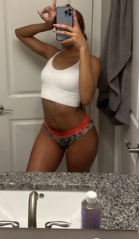 Alleyesondee ポルノスター エロティック 画像