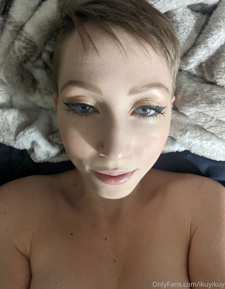 巨乳で痩せているオンリーファンズ えろ 画像