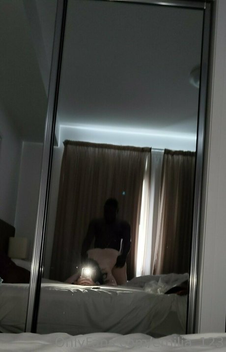 emilia 123 アダルトスター 写真