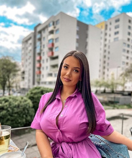 フィットネス熟女オンリーファンズ アートヌード 写真