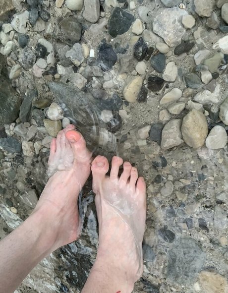 小柄な足オンリーファンズ ホット裸 写真