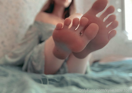 kylie little toes 限定スター 写真