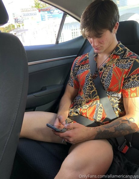 バン・オンリーファンズ アート裸 写真