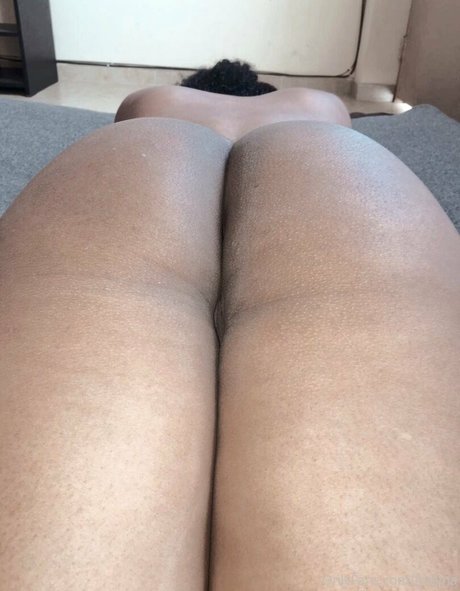 フィットネス熟女オンリーファンズ セクシー裸 写真