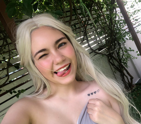 巨乳ランジェリーオンリーファンズ アダルト無料 写真