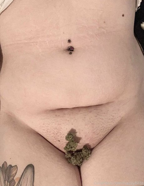 hazeybliss ヌードスター 写真