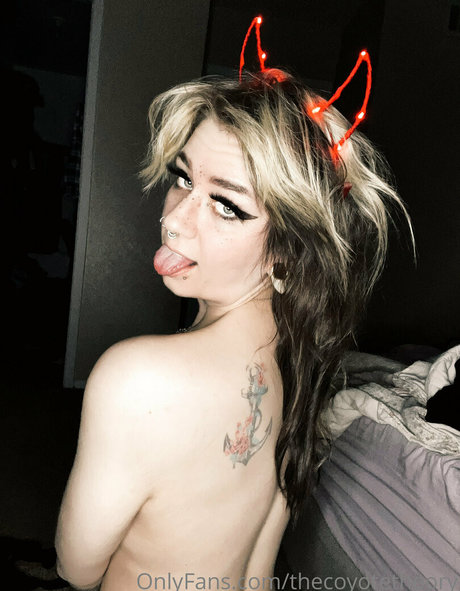 年配の熟女オンリーファンズ アート裸 写真